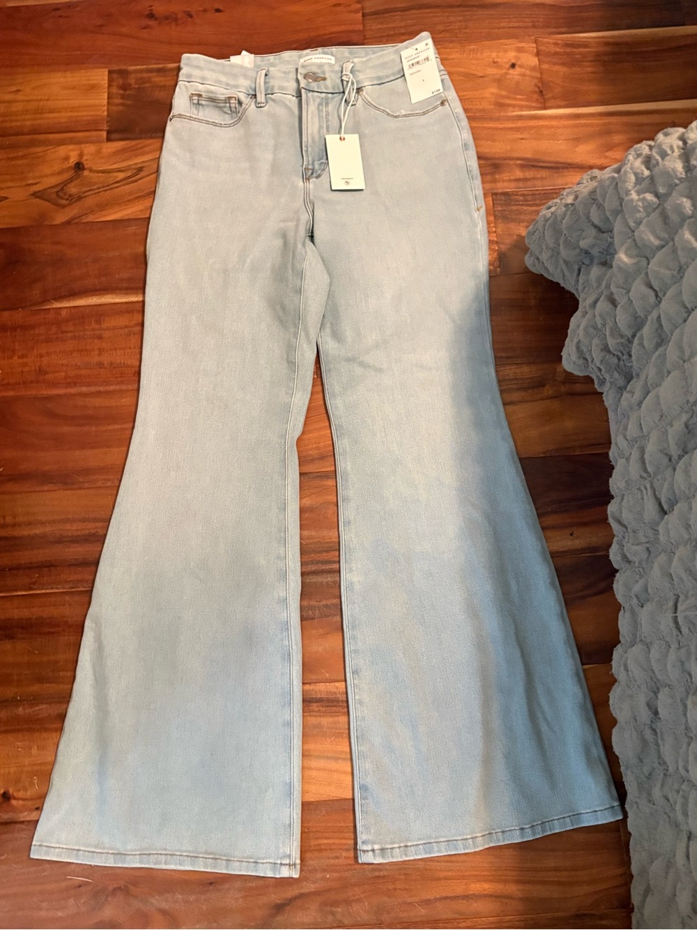 NWT Good American Good Petite Flare Jeans Light Wash Size 8/29 (1362)